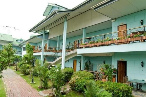 13 COINS AIRPORT GRAND RESORT