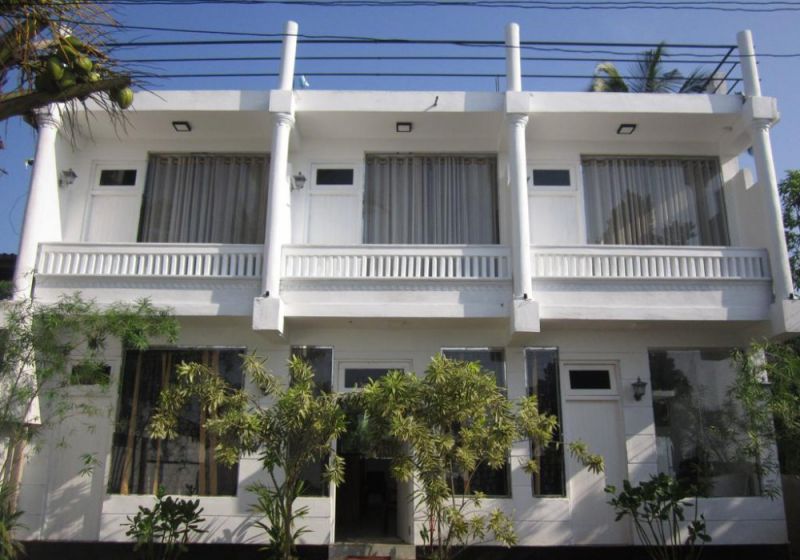 WHITE SURFING BEACH RESORT