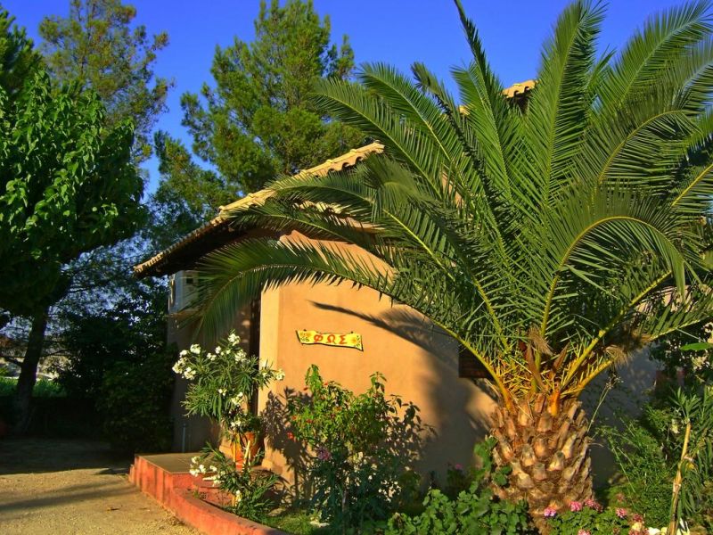 TRADITIONAL VILLA THERIANOS