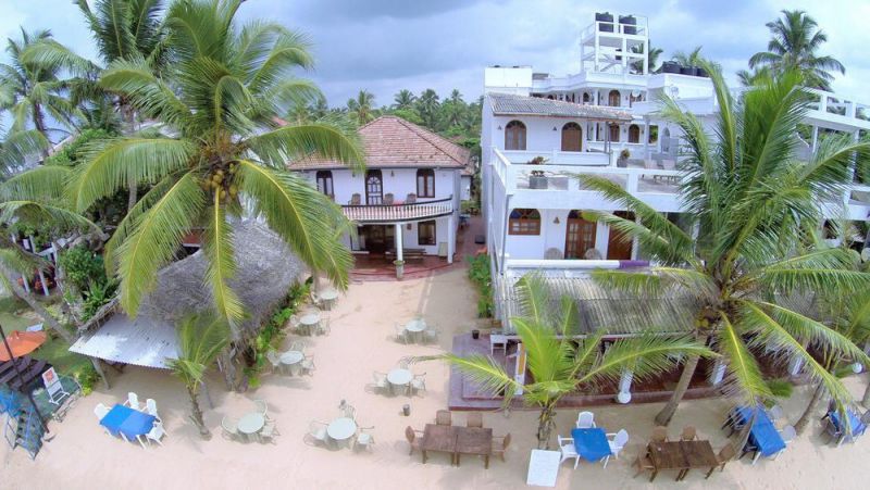 Royal Beach Hotel & Restaurant