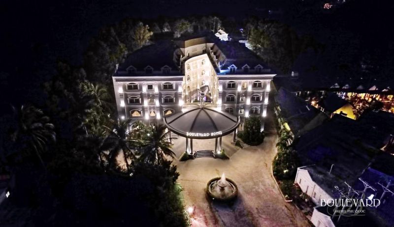 BOULEVARD HOTEL