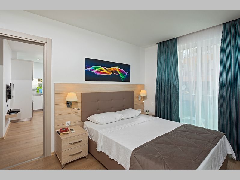 THE ROOM HOTEL & APART