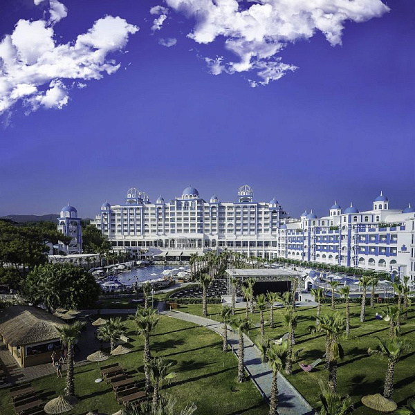 RUBI PLATINUM SPA RESORT & SUITES