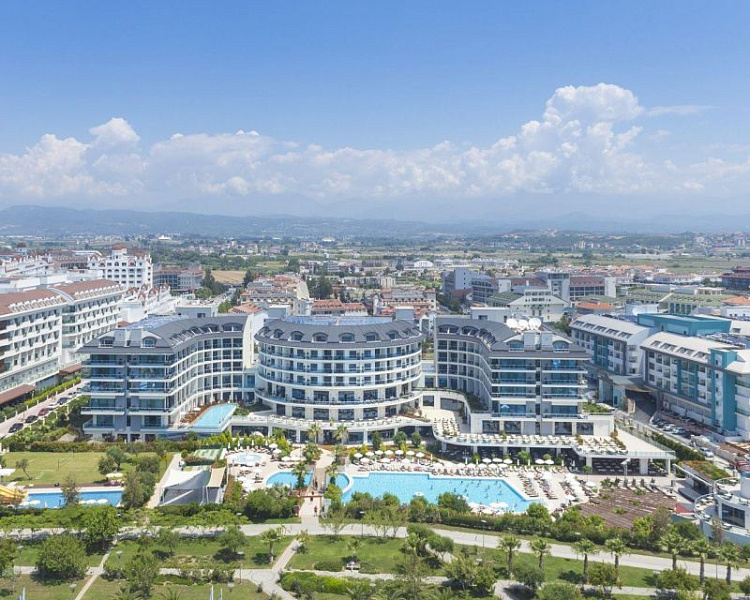 COMMODORE ELITE SUITES & SPA